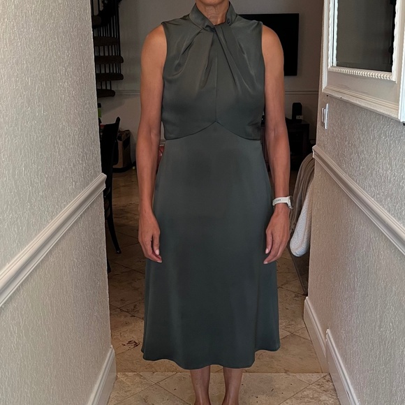 BANANA REPUBLIC SATIN MIDI DRESS IN OLIVE GREEN. Size 8 - Picture 5 of 5